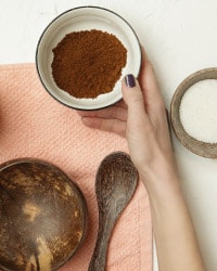 tablespoon of coarse sugar powder or coffee powder